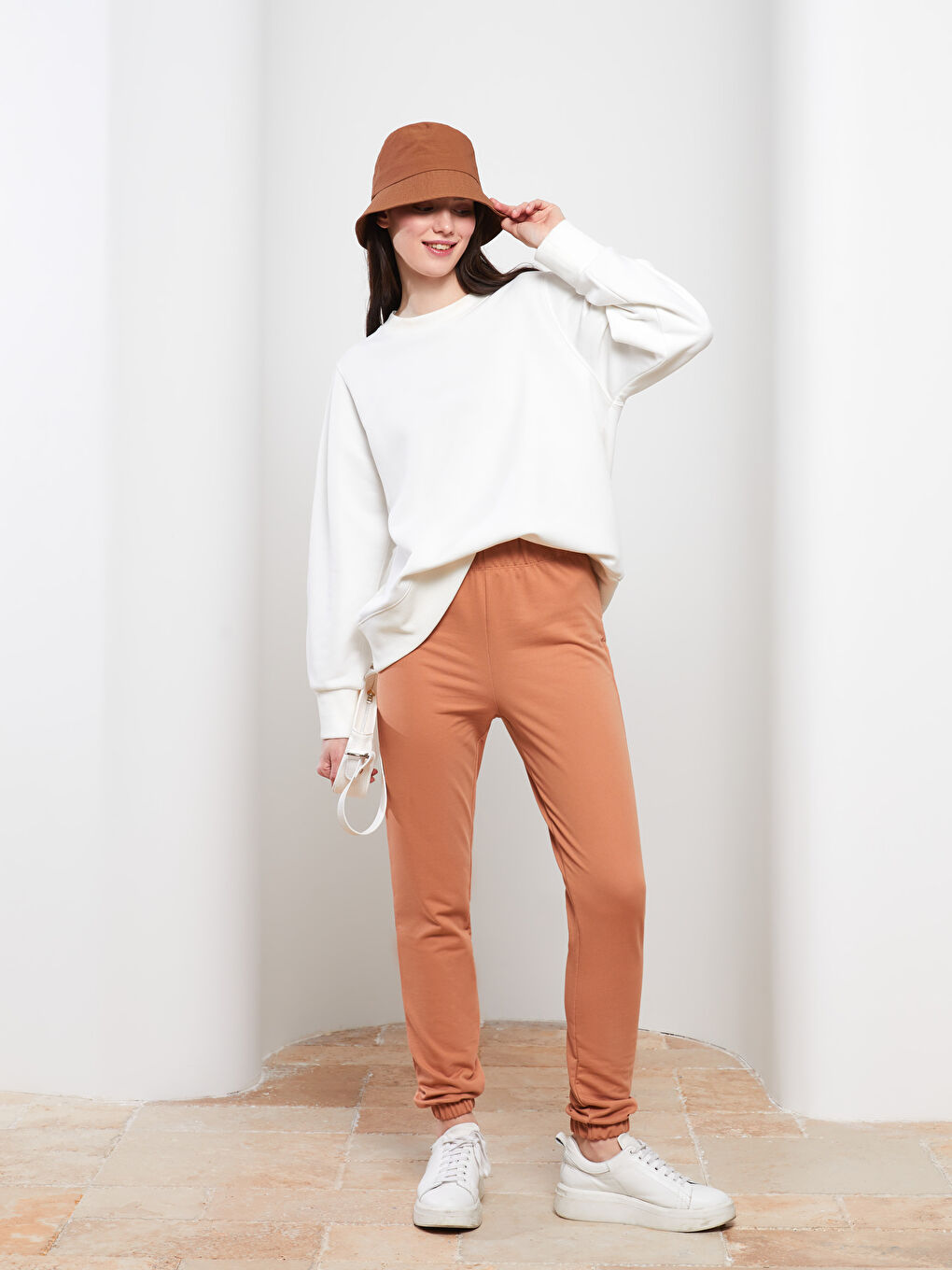 Women's Elasticated Waist Plain Jogger Sweatpants-1