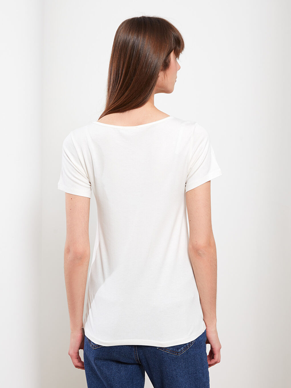 Ekru V Yaka Düz Kısa Kollu Krep Kadın Tişört-3
