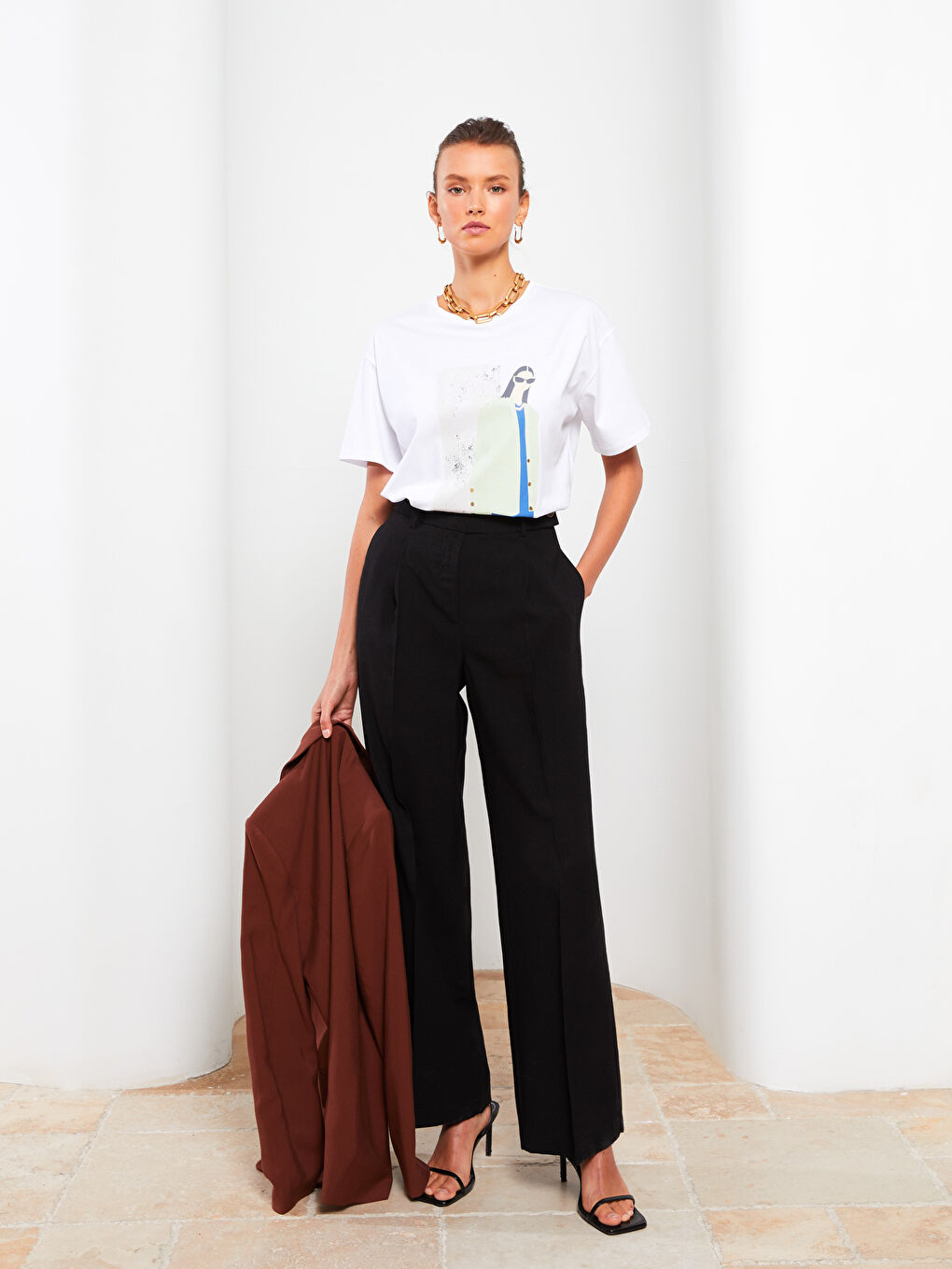 Beyaz Bisiklet Yaka Baskılı Kısa Kollu Pamuklu Kadın Tişört