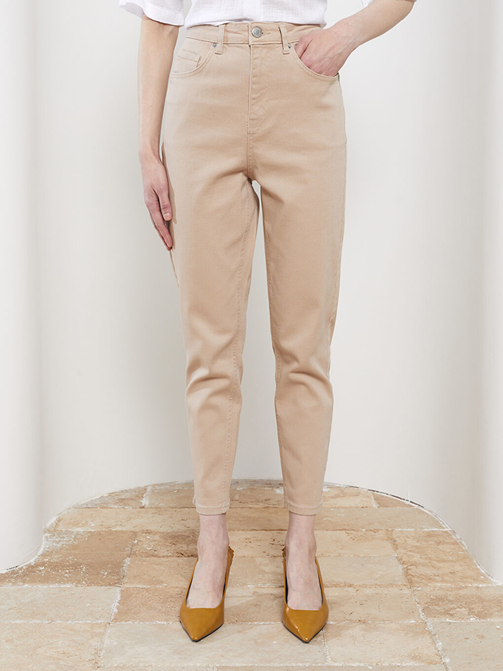 Standard Fit Regular Pocket Detailed Women's Denim Trousers-2