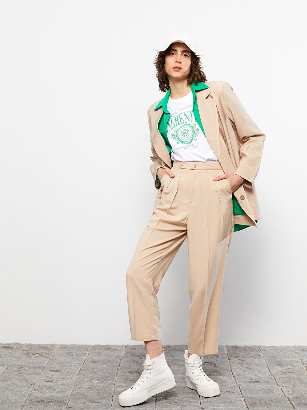 Bej Rahat Kalıp Düz Cep Detaylı Keten Kadın Pantolon