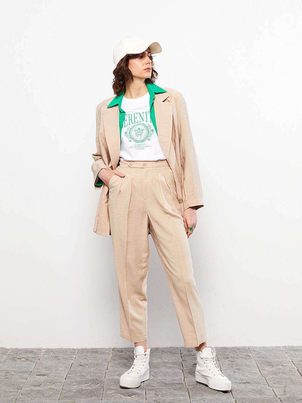 Bej Rahat Kalıp Düz Cep Detaylı Keten Kadın Pantolon-1