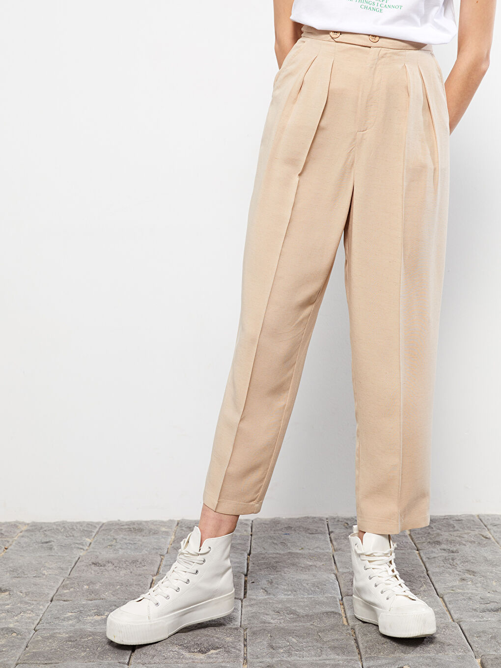 Bej Rahat Kalıp Düz Cep Detaylı Keten Kadın Pantolon-3