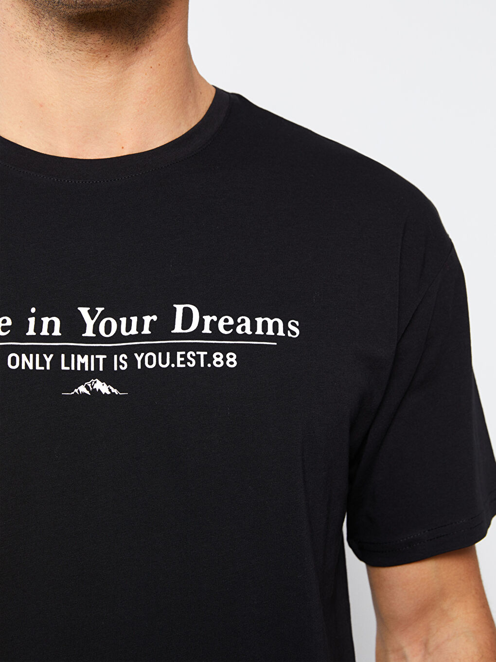 تيشيرت رجالي واسع الحجم برقبة دائرية وأكمام قصيرة مصنوع من قماش جيرسي ومطبوع-8