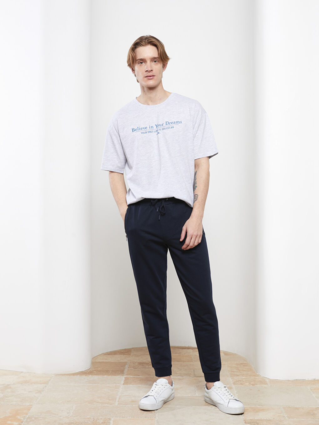 تيشيرت أوفراسايز ياقة دائرية كم قصير مطبوع جيرسي للرجال-7