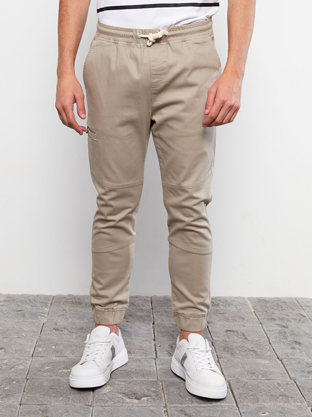 Schlank Geschnittene Twill Jogginghose für Herren-3