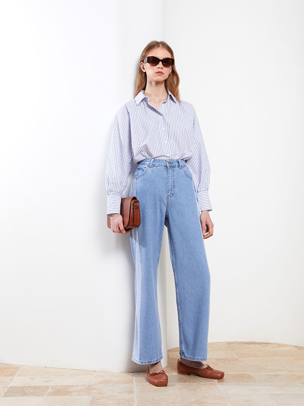 İndigo Standart Fit Renk Bloklu Cep Detaylı Geniş Paça Kadın Jean Pantolon