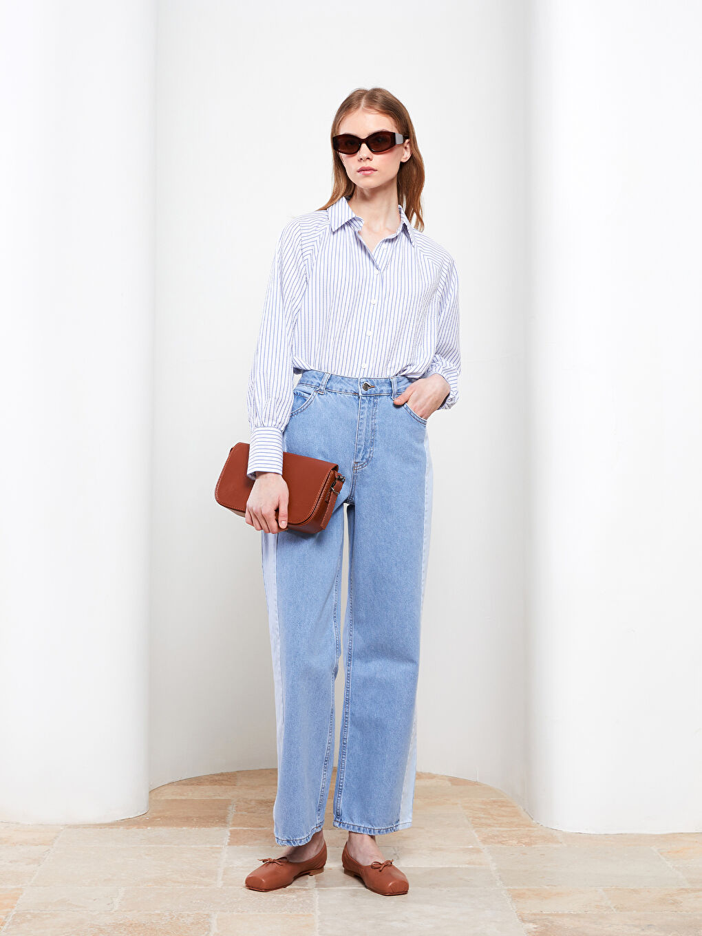 İndigo Standart Fit Renk Bloklu Cep Detaylı Geniş Paça Kadın Jean Pantolon-1