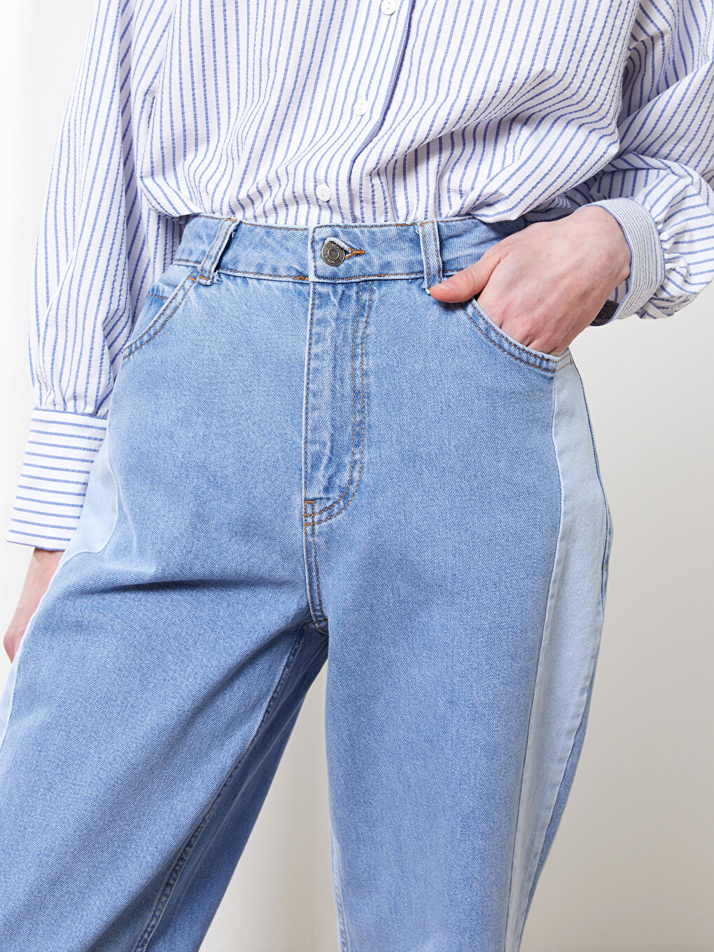 İndigo Standart Fit Renk Bloklu Cep Detaylı Geniş Paça Kadın Jean Pantolon-2