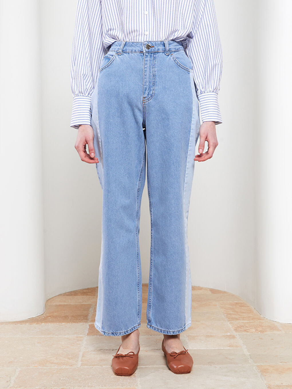 İndigo Standart Fit Renk Bloklu Cep Detaylı Geniş Paça Kadın Jean Pantolon-3