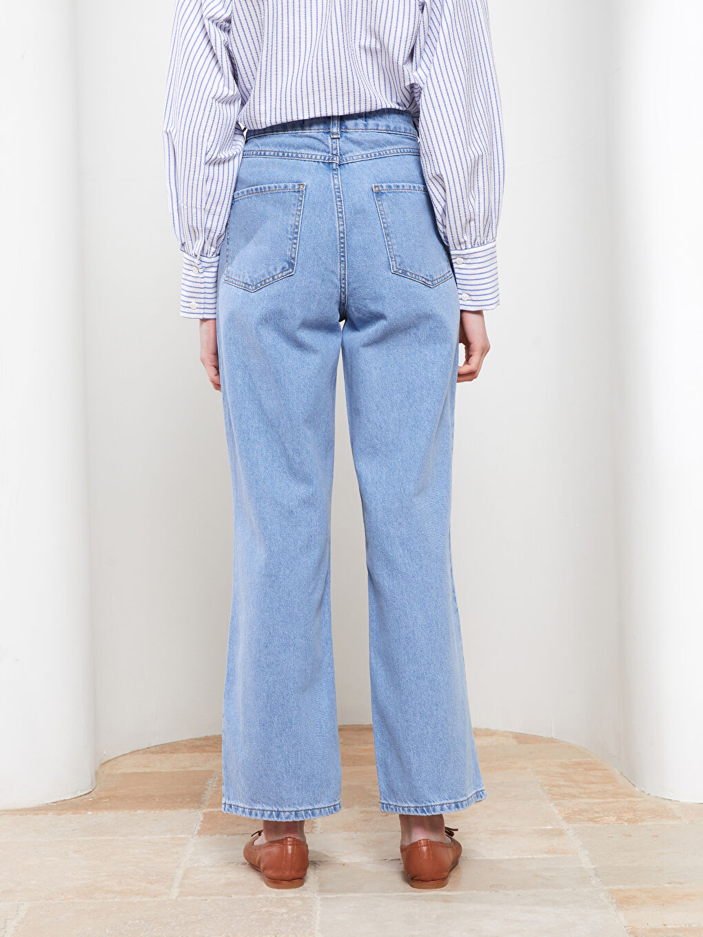 İndigo Standart Fit Renk Bloklu Cep Detaylı Geniş Paça Kadın Jean Pantolon-4