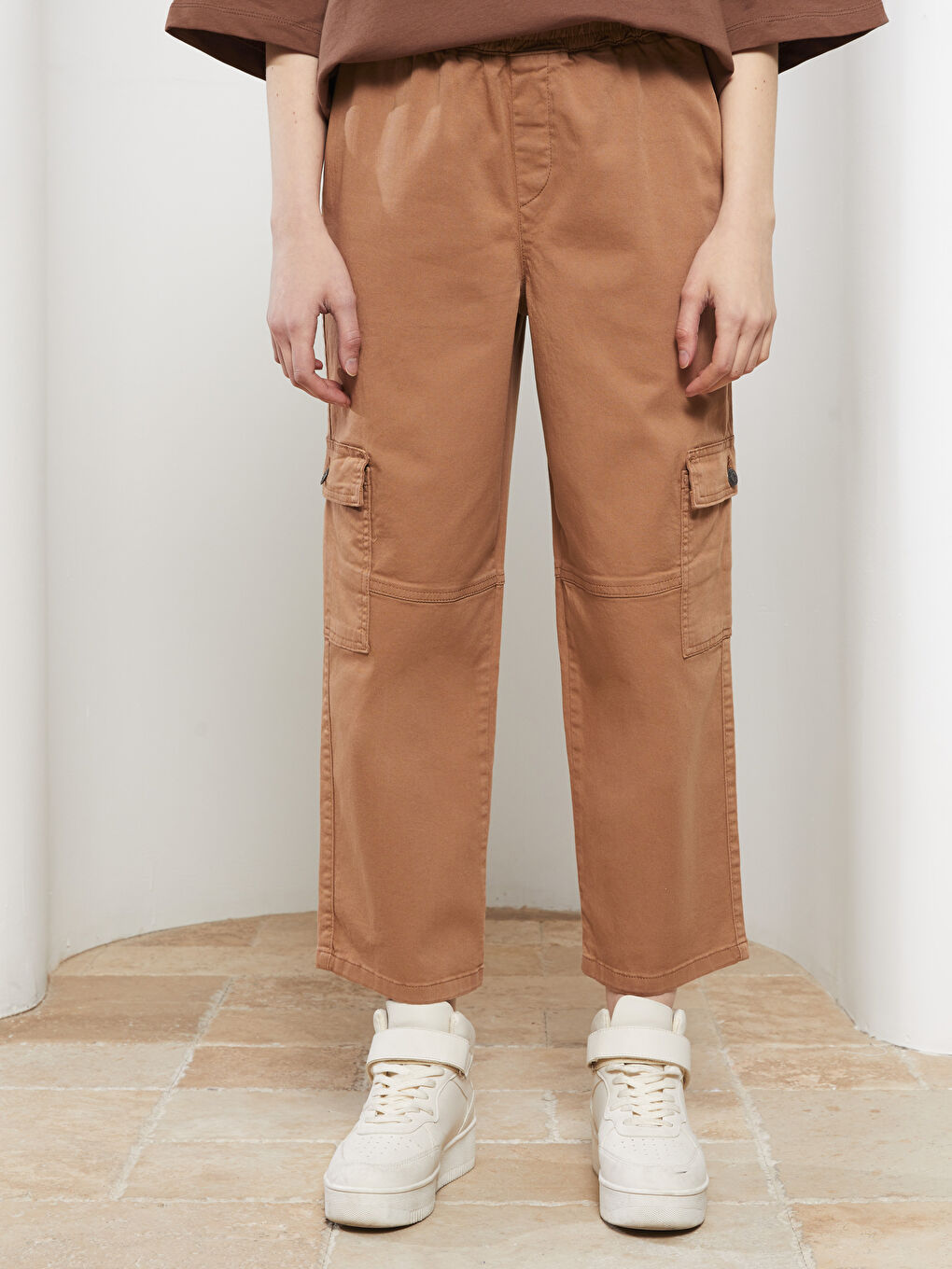 LCW Modest Elastic Waist Comfortable Fit Straight Pocket Detailed Gabardine Women's Trousers -S2IE52Z8-HBR