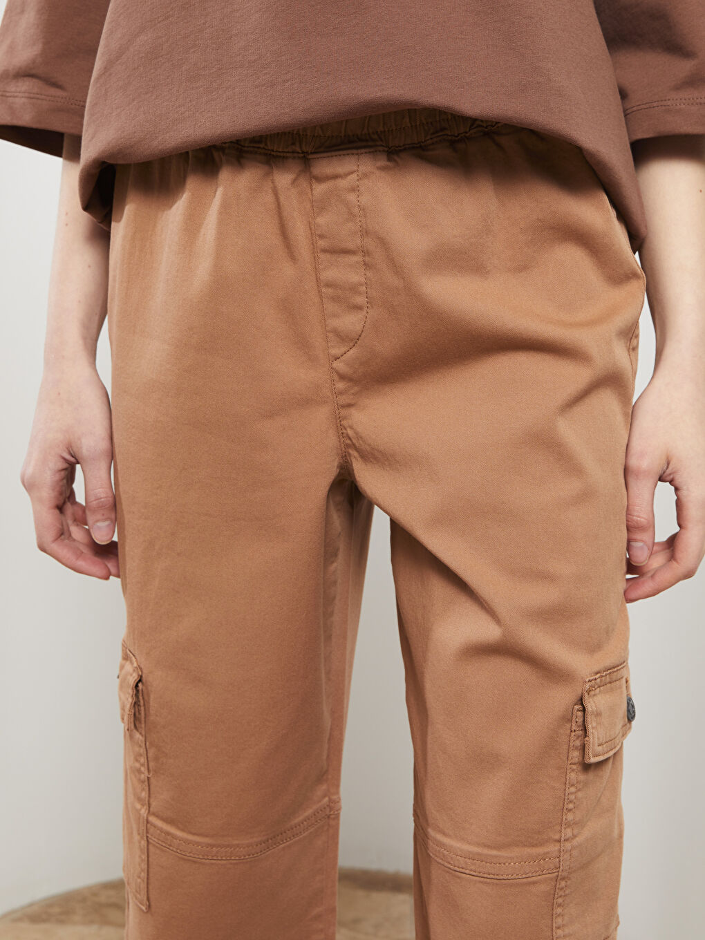 LCW Modest Elastic Waist Comfortable Fit Straight Pocket Detailed Gabardine Women's Trousers -S2IE52Z8-HBR