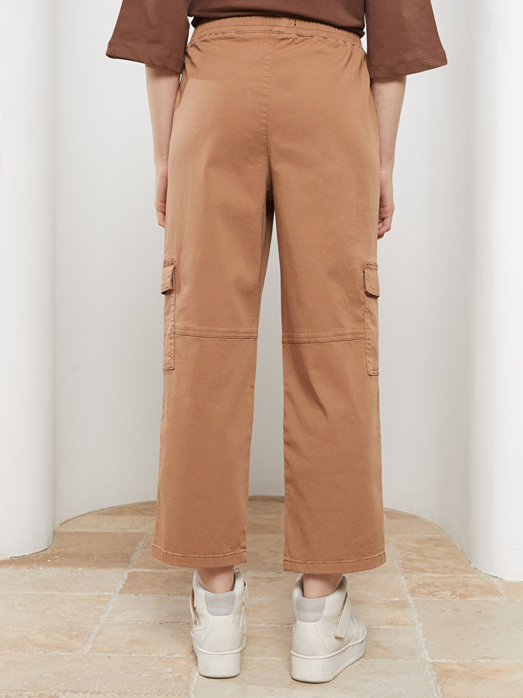 LCW Modest Elastic Waist Comfortable Fit Straight Pocket Detailed Gabardine Women's Trousers -S2IE52Z8-HBR
