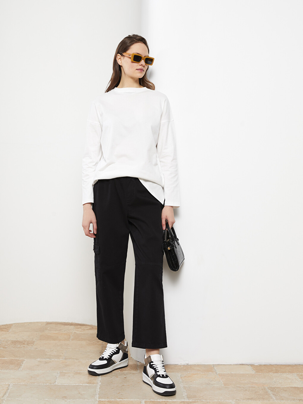 Elastic Waist Comfortable Fit Straight Pocket Detailed Gabardine Women's Trousers-1