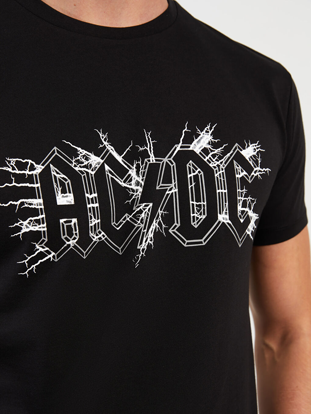 XSIDE Siyah Bisiklet Yaka Kısa Kollu AC/DC Baskılı Penye Erkek Tişört - 2