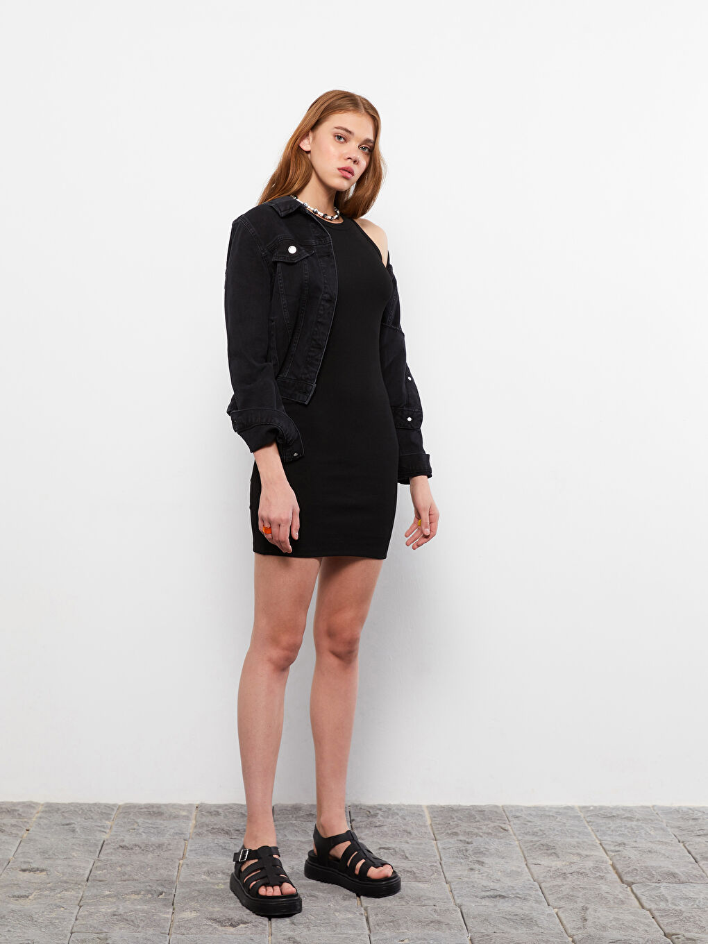 Siyah Kadın Bisiklet Yaka Düz Kolsuz Bodycon Elbise-1