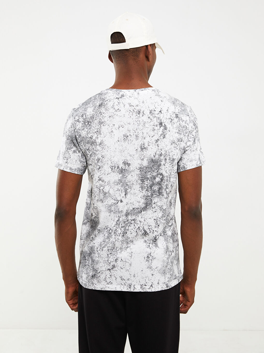 Beyaz Bisiklet Yaka Kısa Kollu Desenli Erkek Spor Tişört-3