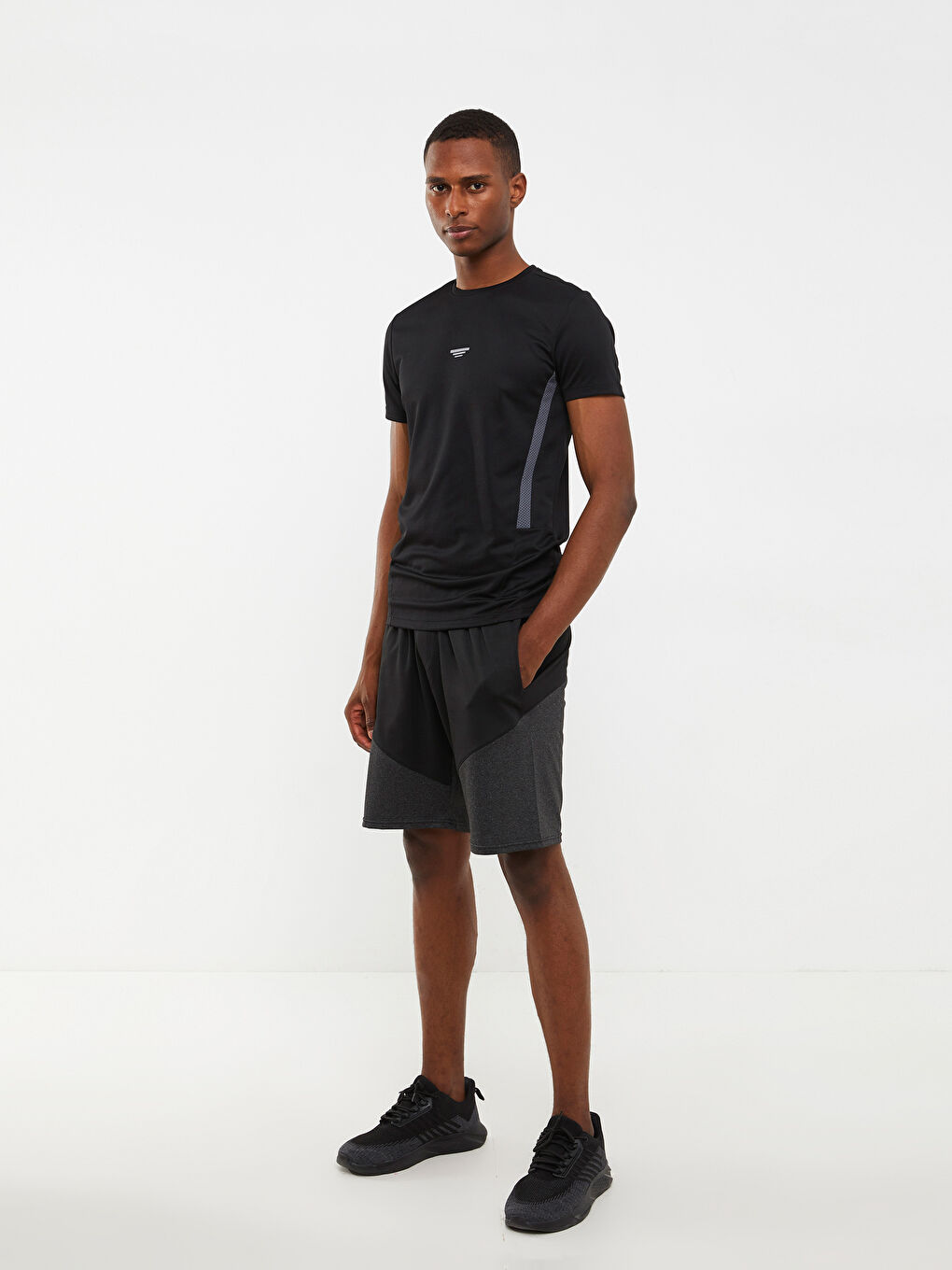 Siyah Bisiklet Yaka Kısa Kollu Baskılı Erkek Spor Tişört-1