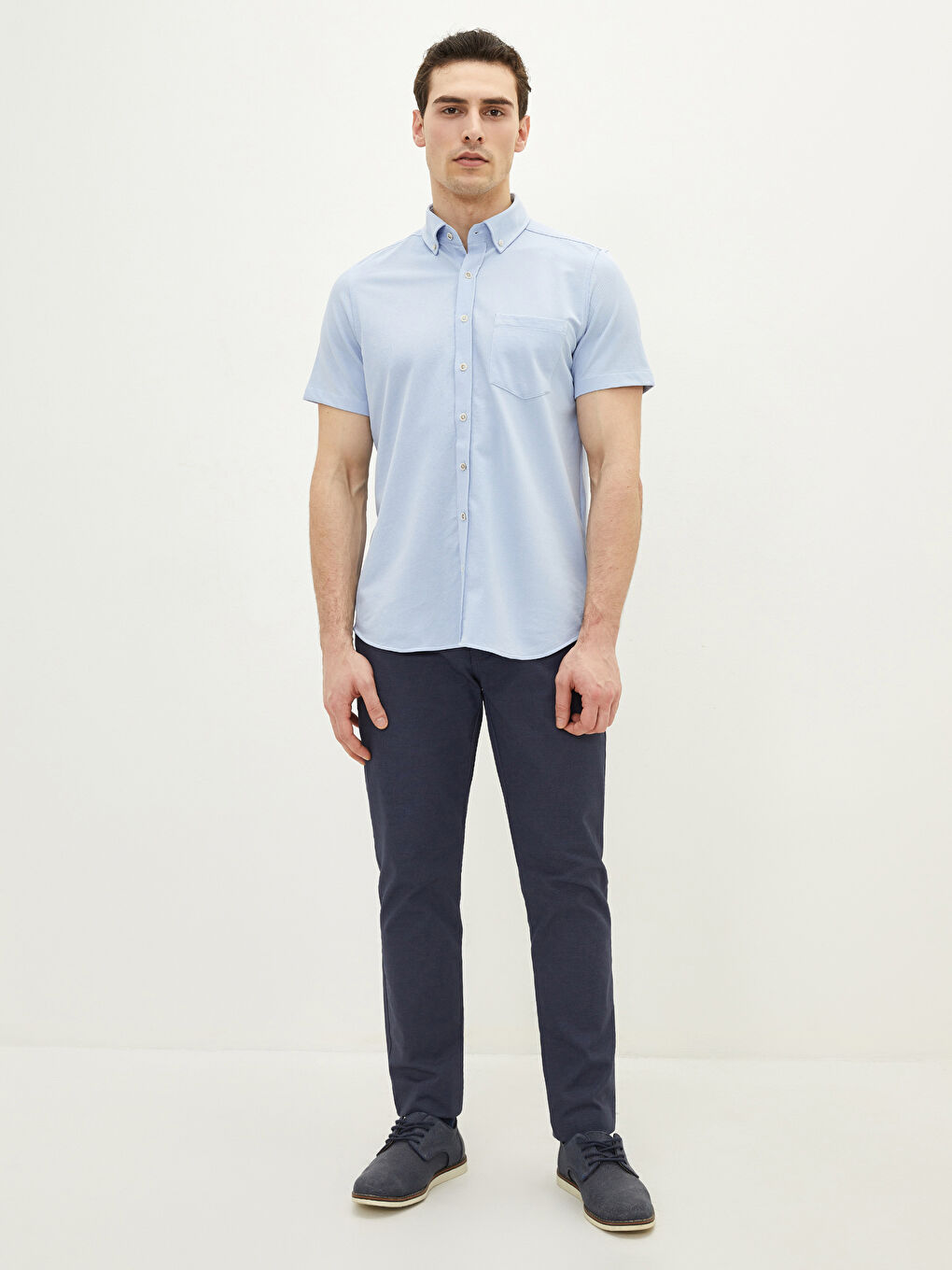 LCWAIKIKI Basic Chemise à Manches Courtes Coupe Régulière pour Hommes -S2IF53Z8-UC9