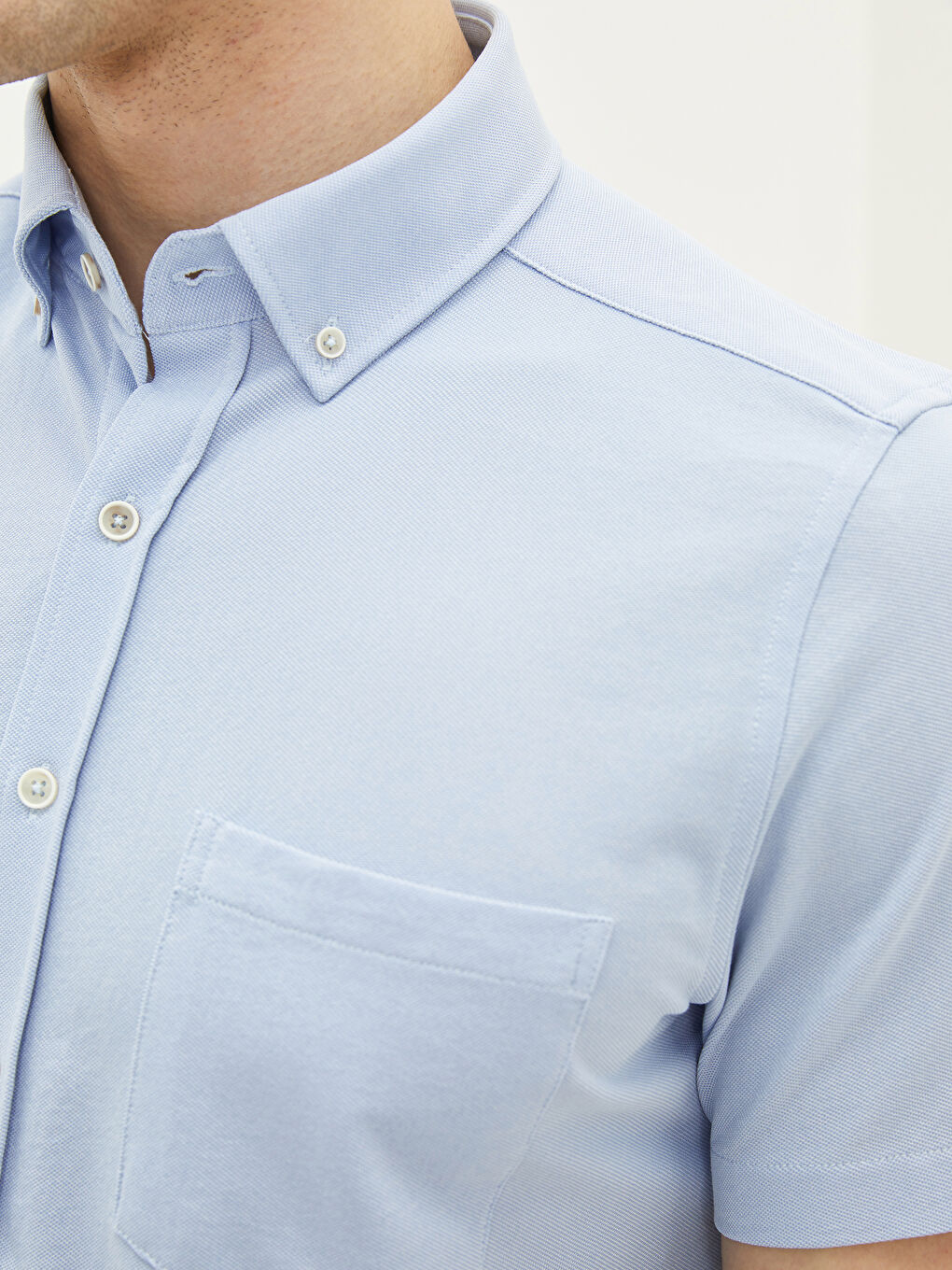 LCWAIKIKI Basic Chemise à Manches Courtes Coupe Régulière pour Hommes -S2IF53Z8-UC9