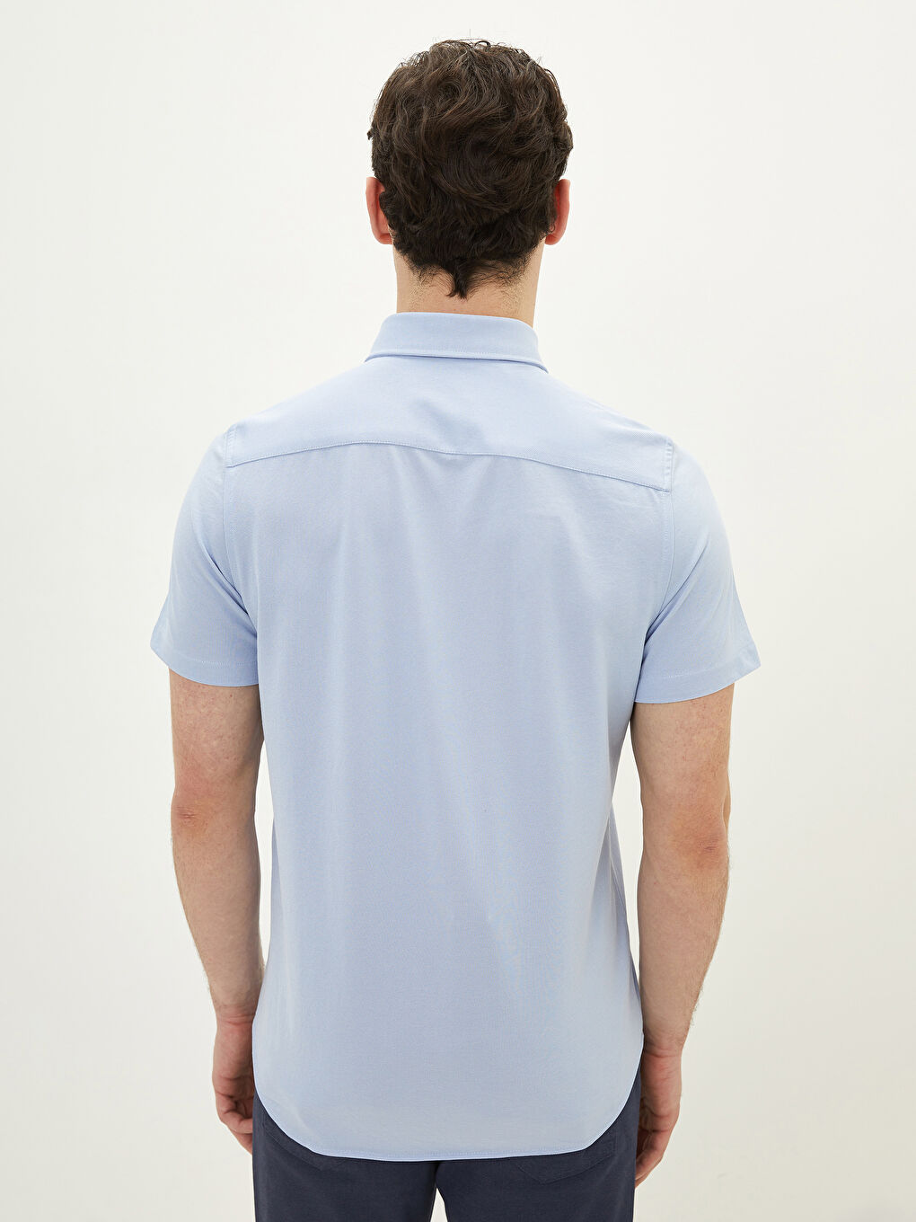 LCWAIKIKI Basic Chemise à Manches Courtes Coupe Régulière pour Hommes -S2IF53Z8-UC9