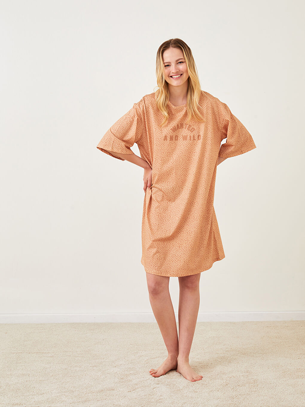 Bej Bisiklet Yaka Baskılı Kısa Kollu Kadın Gecelik-1