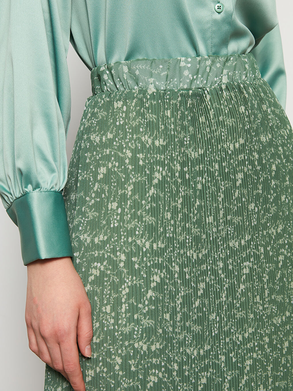 Yeşil Beli Lastikli Desenli Pileli Şifon Kadın Etek-4