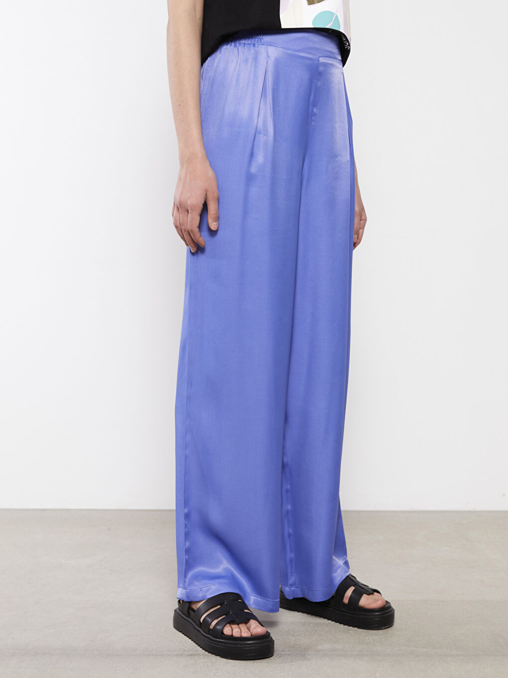 Mavi Beli Lastikli Rahat Kalıp Düz Saten Kadın Pantolon-2