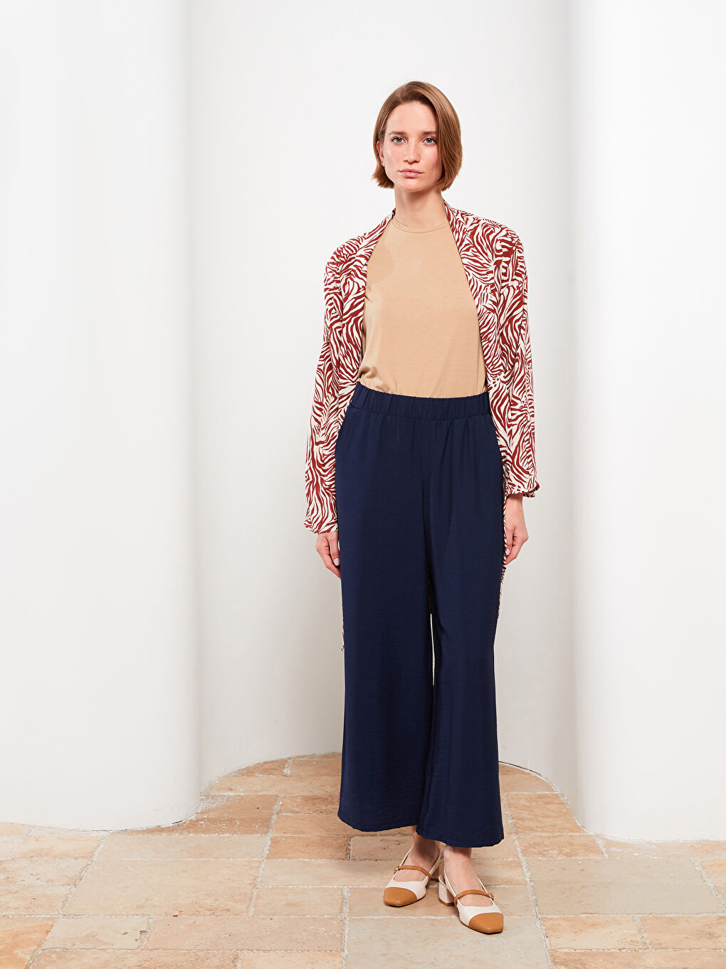 Lacivert Beli Lastikli Düz Cep Detaylı Geniş Paça Kadın Palazzo Pantolon-2