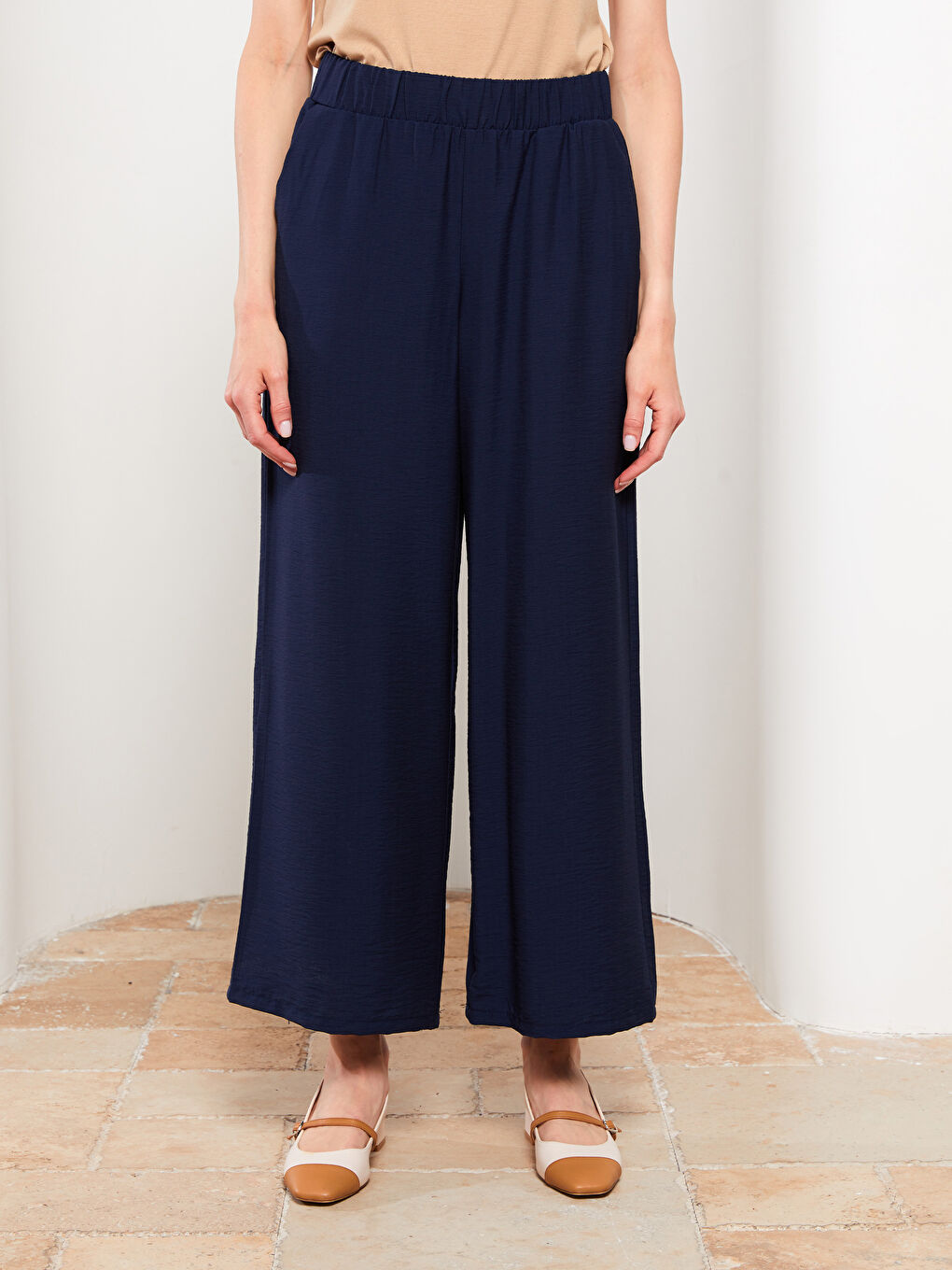Lacivert Beli Lastikli Düz Cep Detaylı Geniş Paça Kadın Palazzo Pantolon-3