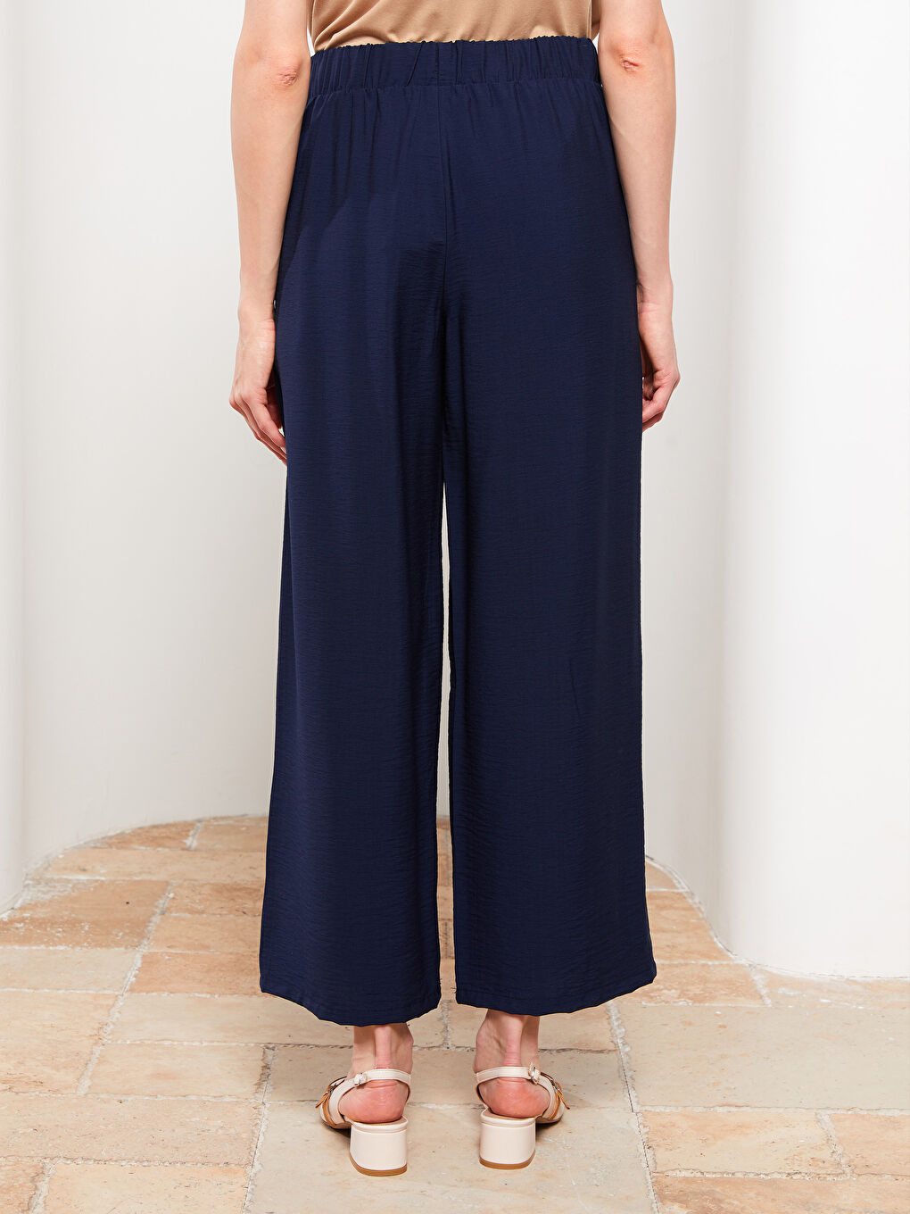 Lacivert Beli Lastikli Düz Cep Detaylı Geniş Paça Kadın Palazzo Pantolon-4