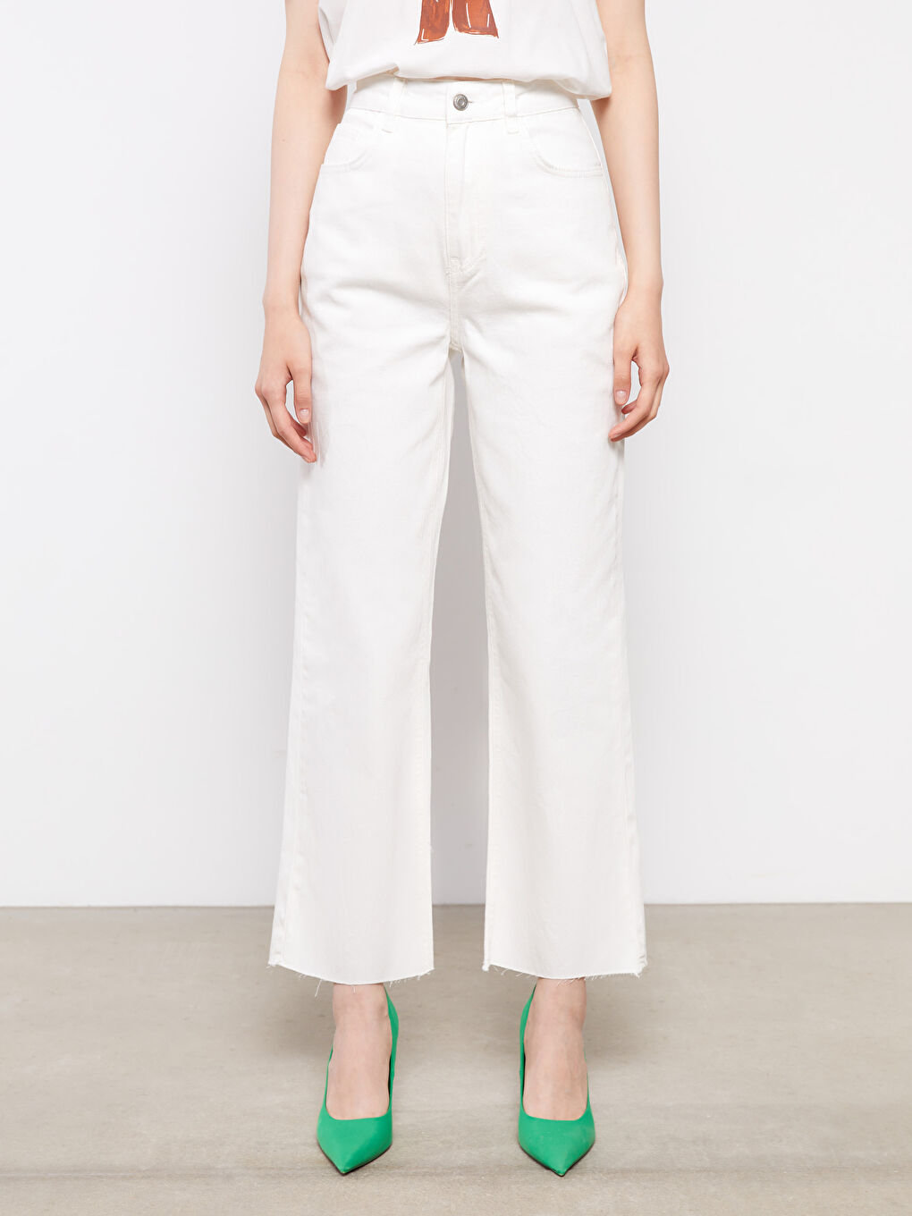 Beyaz Mom Fit Düz Cep Detaylı Kadın Rodeo Jean Pantolon-3