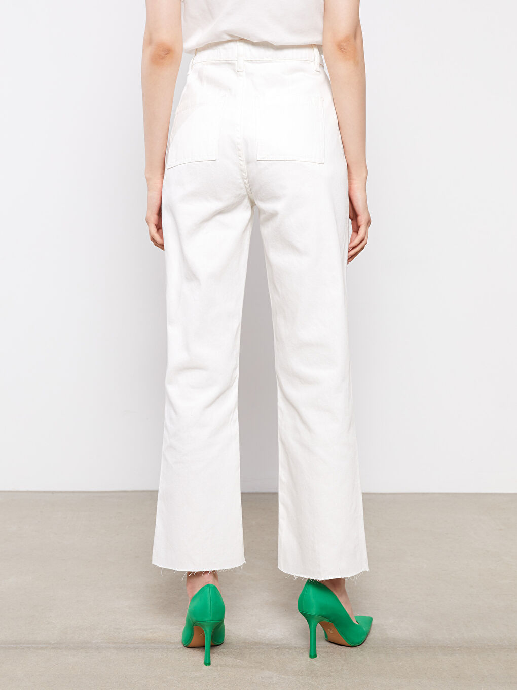 Beyaz Mom Fit Düz Cep Detaylı Kadın Rodeo Jean Pantolon-4