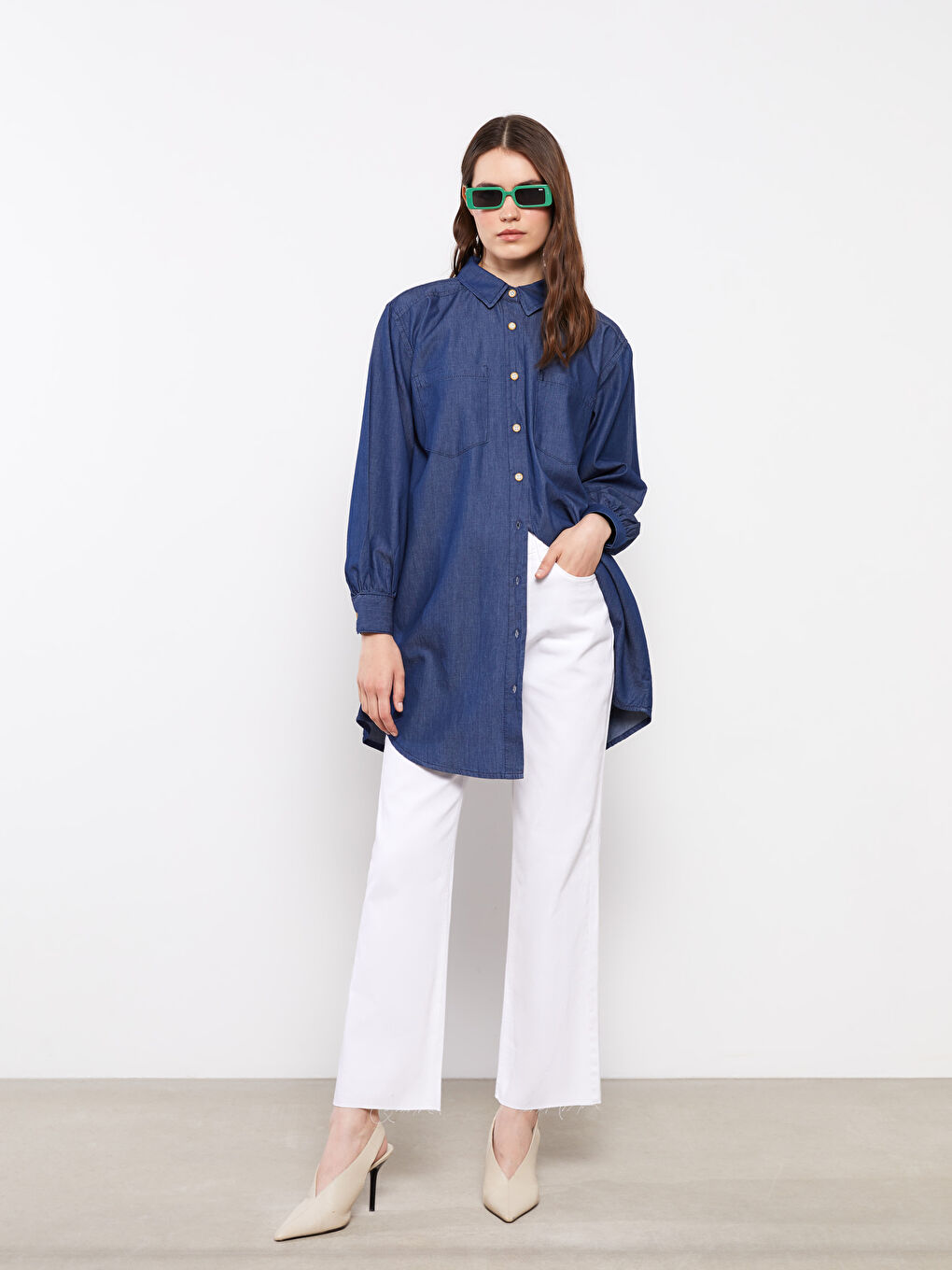 Beyaz Mom Fit Düz Cep Detaylı Kadın Jean Pantolon-1