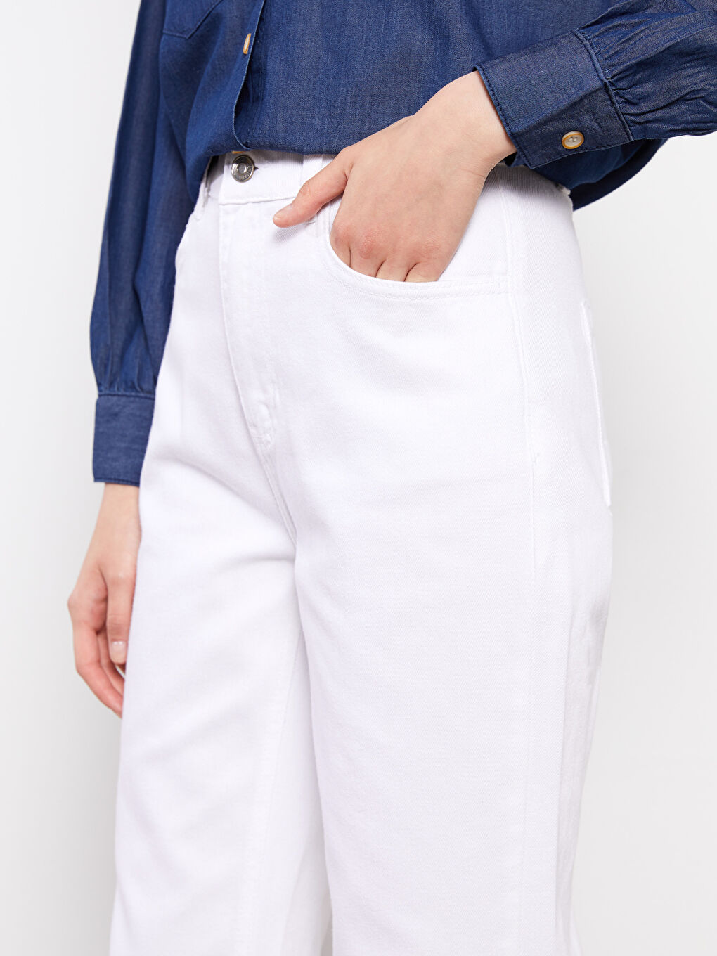 Beyaz Mom Fit Düz Cep Detaylı Kadın Jean Pantolon-2