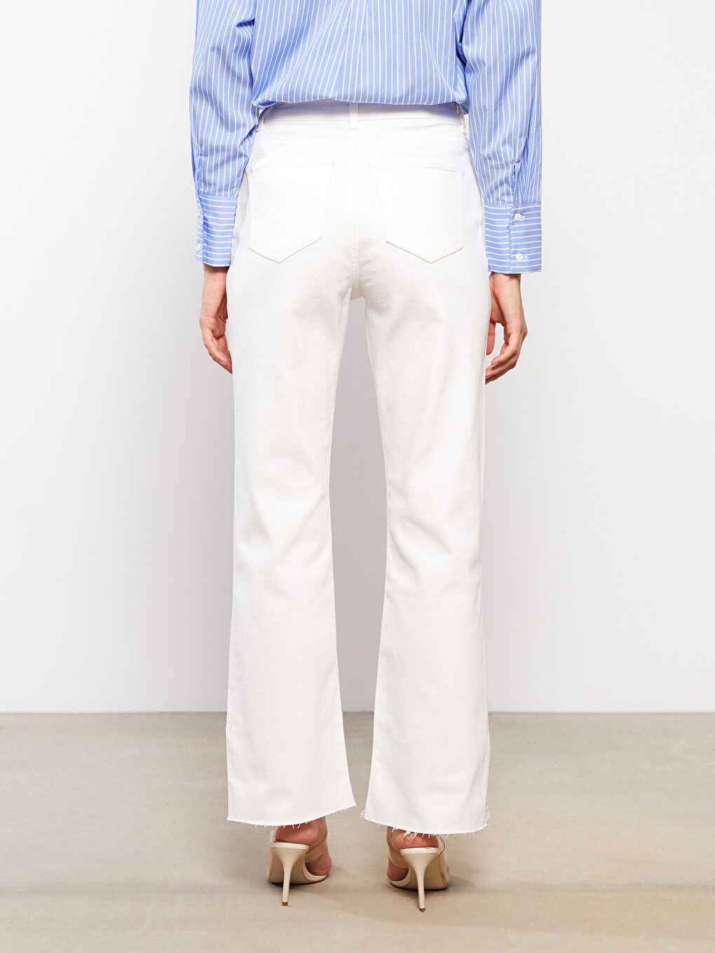 Beyaz Mars Flare Düz Cep Detaylı Kadın Jean Pantolon-3