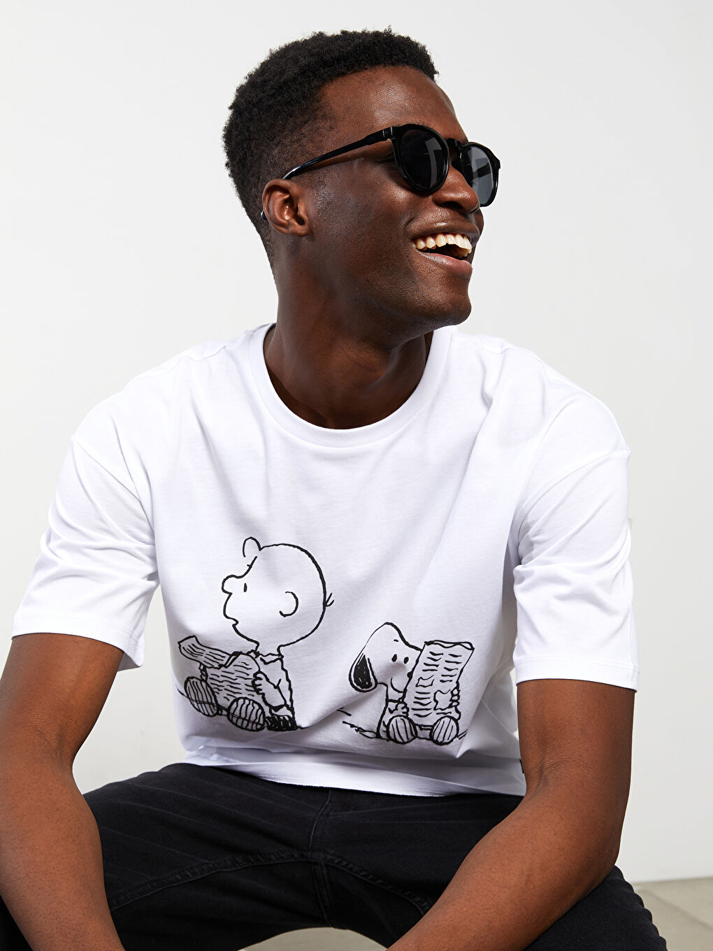 تيشيرت ياقة دائرية كم قصير مطبوع سنوبي جيرسي للرجال