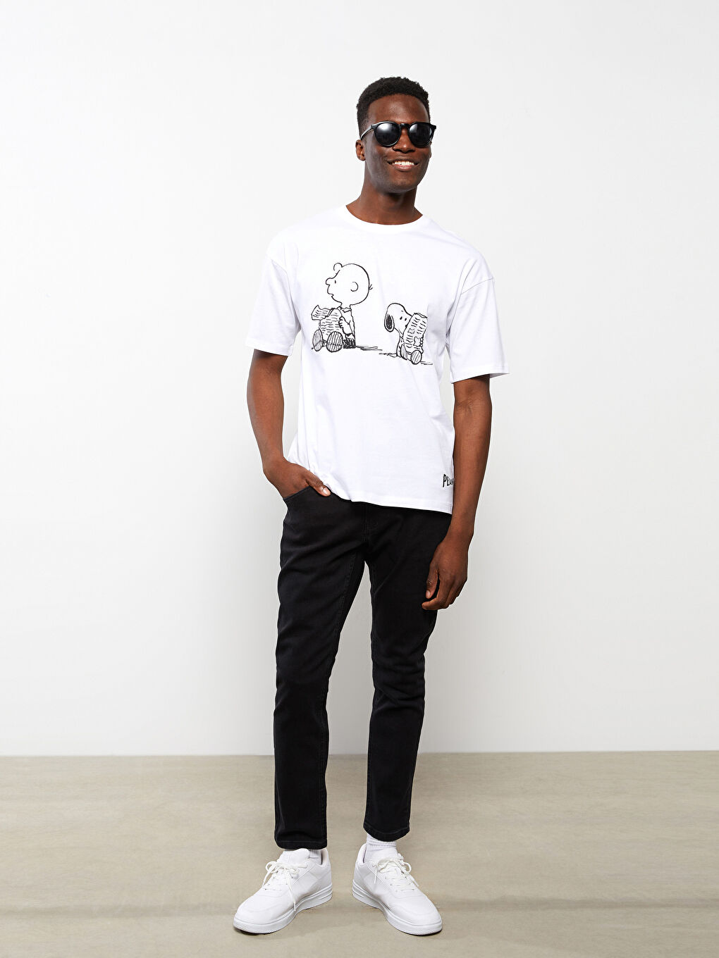 تيشيرت ياقة دائرية كم قصير مطبوع سنوبي جيرسي للرجال-1