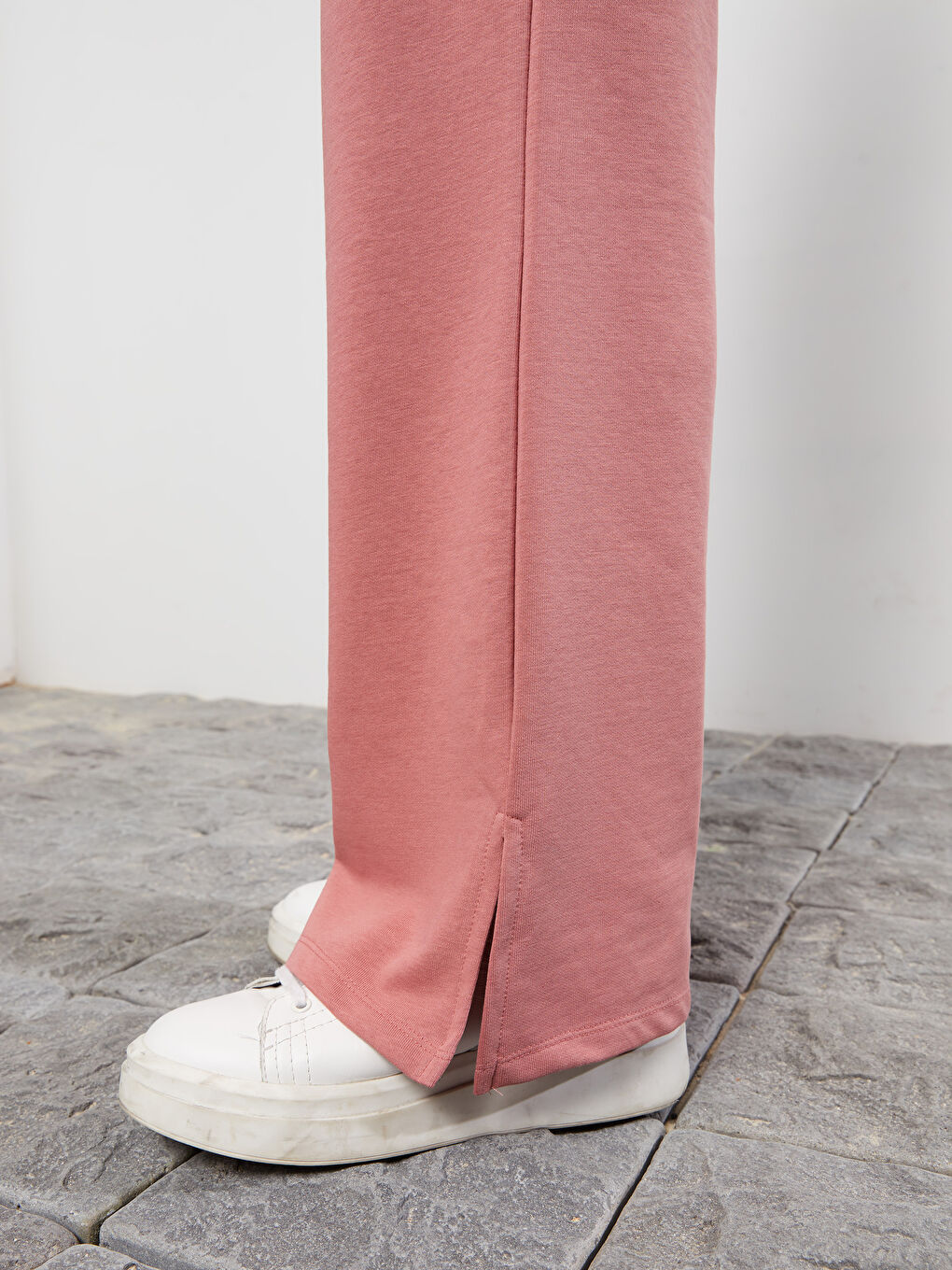 بنطلون رياضي بخصر مرن وجيوب عادية للسيدات-4