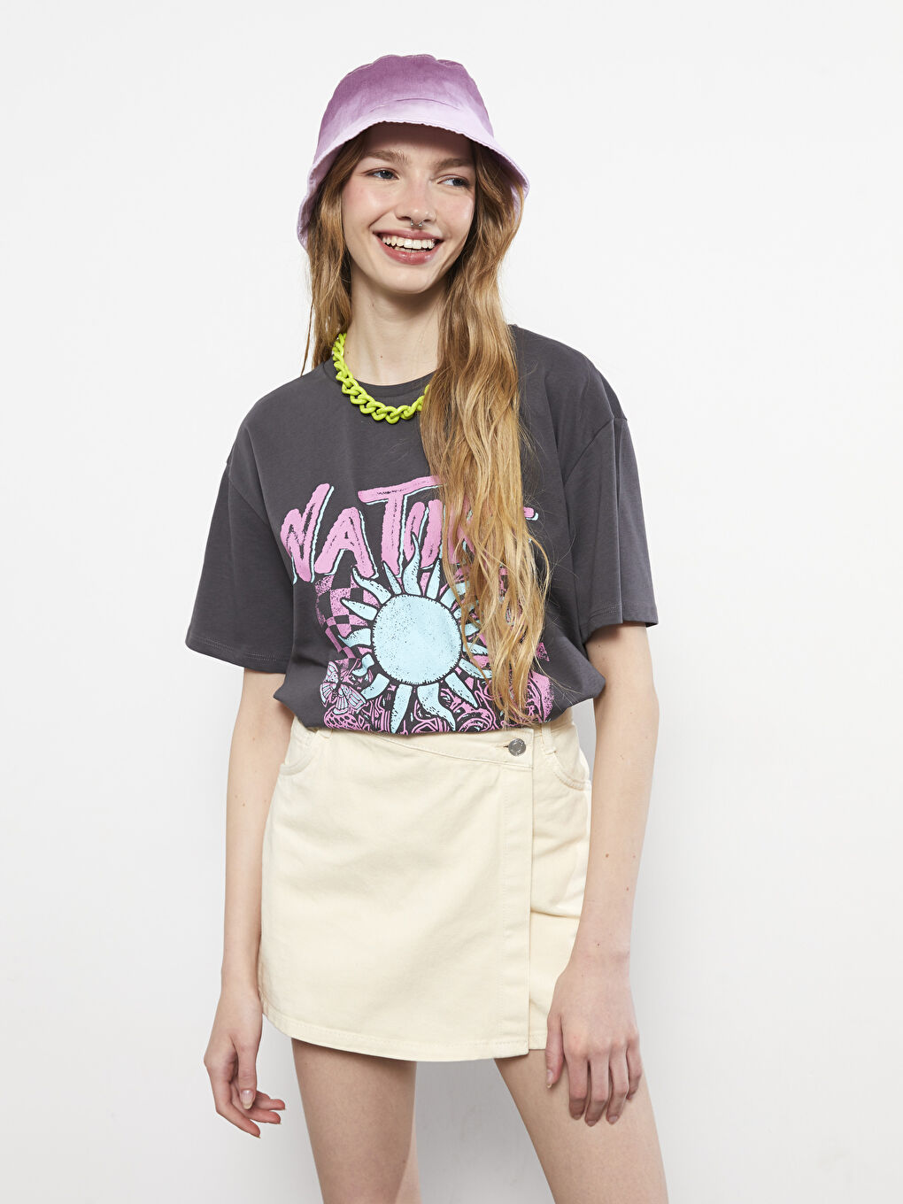 Gri Bisiklet Yaka Baskılı Kısa Kollu Pamuklu Kadın Tişört