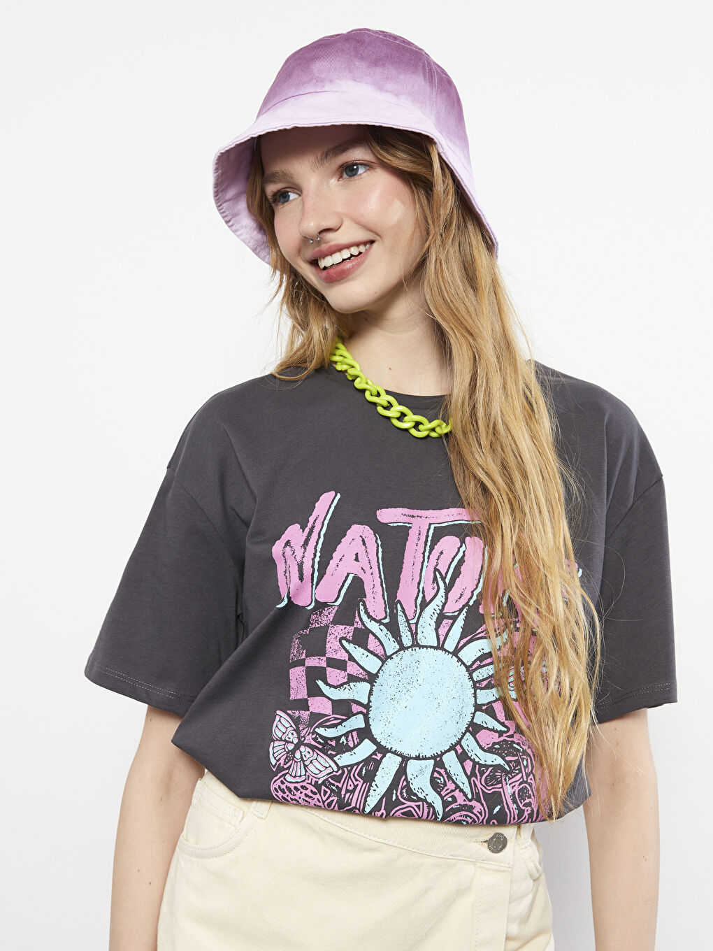 Gri Bisiklet Yaka Baskılı Kısa Kollu Pamuklu Kadın Tişört-3