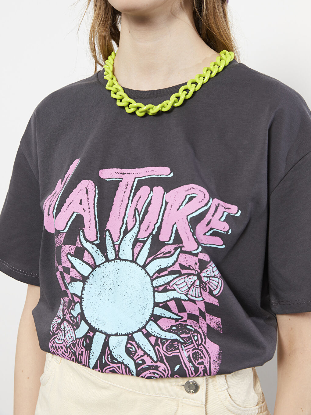 Gri Bisiklet Yaka Baskılı Kısa Kollu Pamuklu Kadın Tişört-4