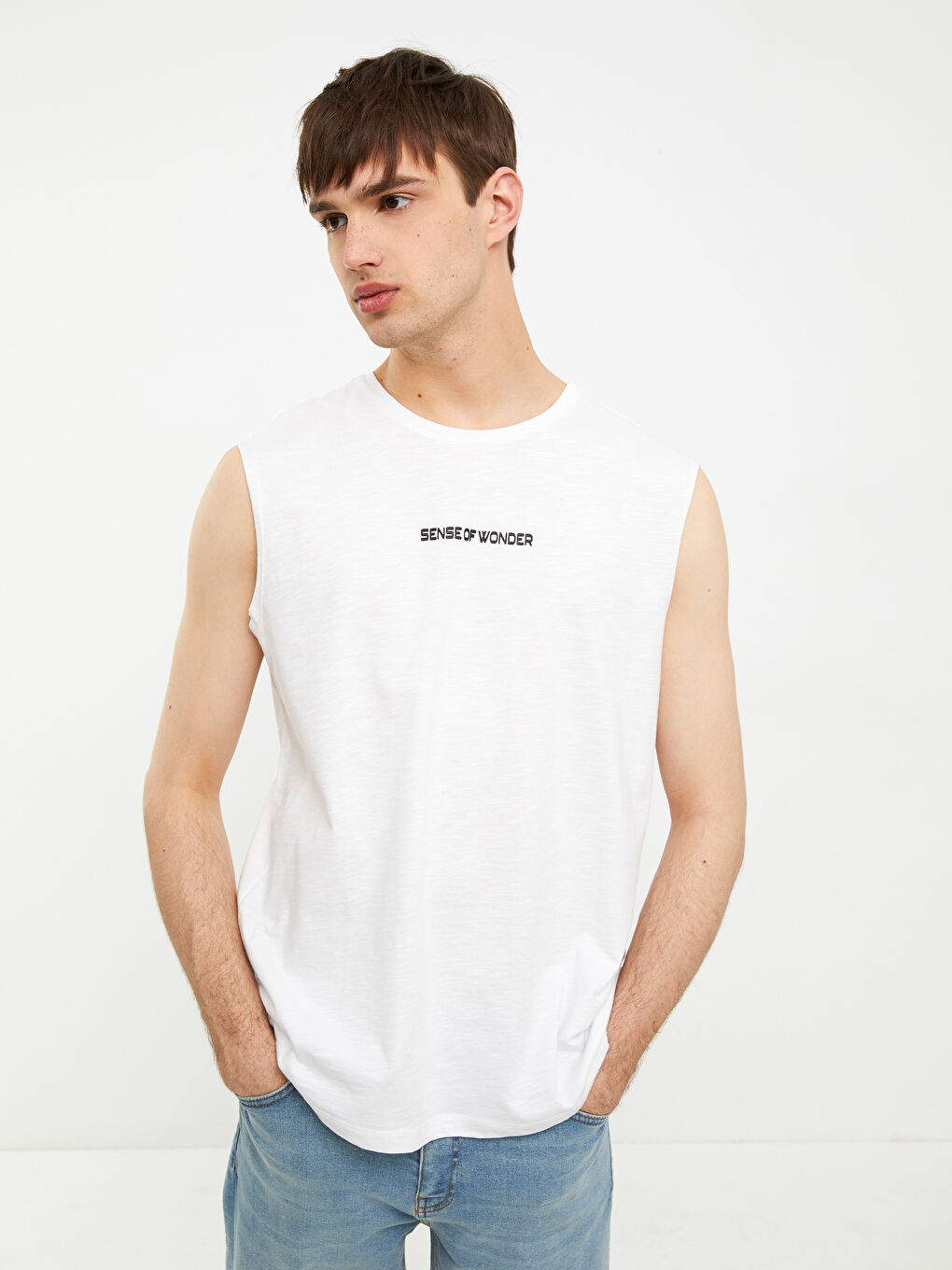 Beyaz Bisiklet Yaka Baskılı Erkek Kolsuz Tişört