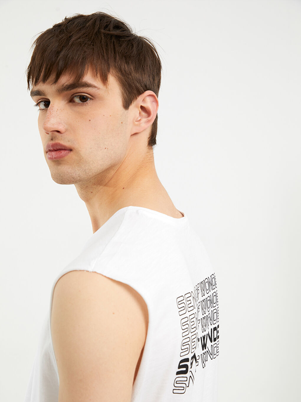 Beyaz Bisiklet Yaka Baskılı Erkek Kolsuz Tişört-2