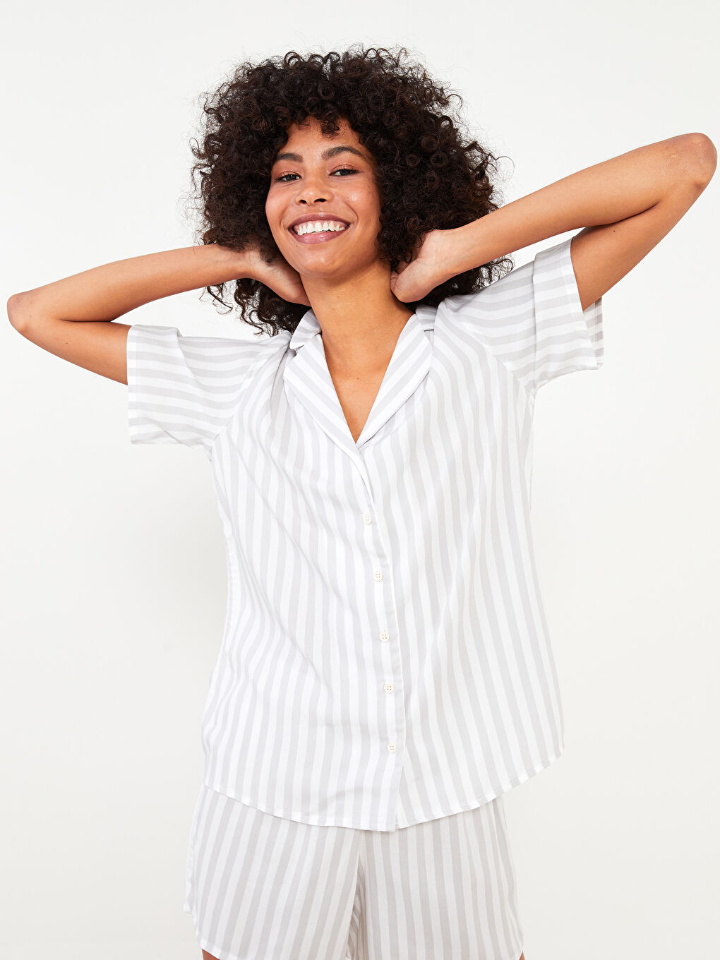 Gri Gömlek Yaka Çizgili Kısa Kollu Viskon Kadın Pijama Takımı