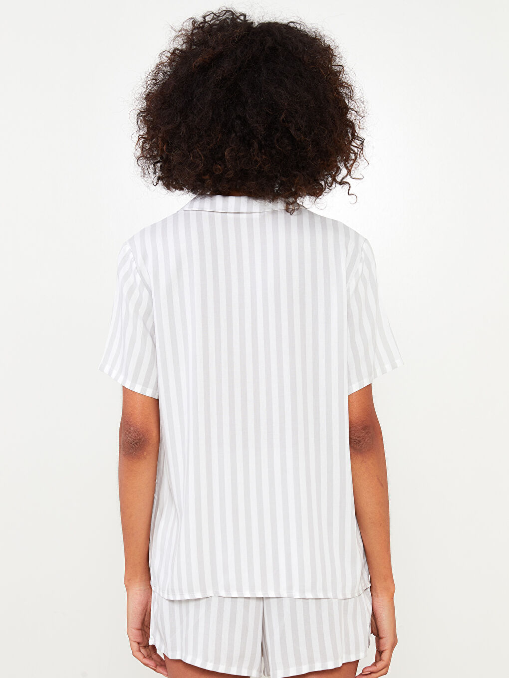 Gri Gömlek Yaka Çizgili Kısa Kollu Viskon Kadın Pijama Takımı-4