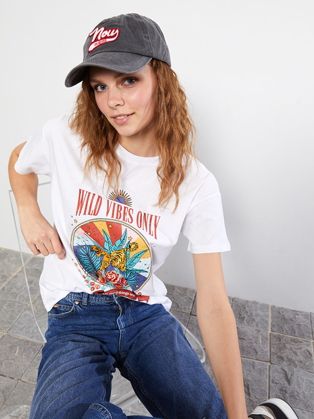 Beyaz Bisiklet Yaka Baskılı Kısa Kollu Pamuklu Kadın Tişört-1