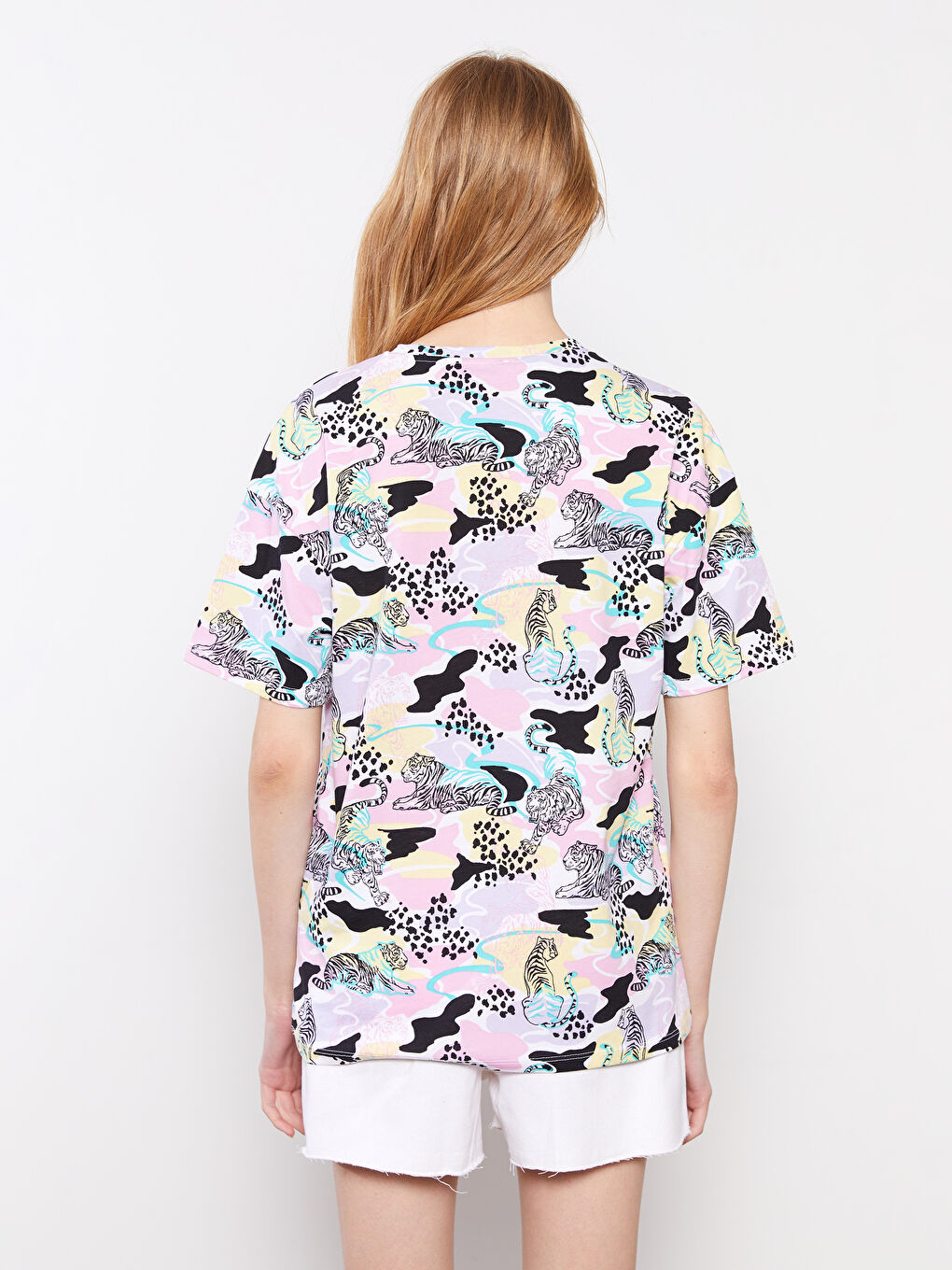 Beyaz Bisiklet Yaka Desenli Kısa Kollu Pamuklu Kadın Tişört-4