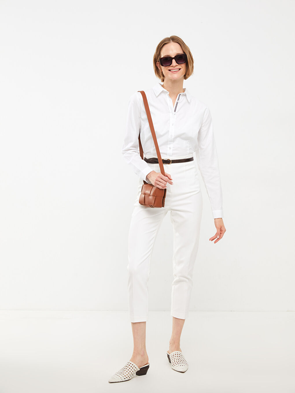 Beyaz Önden Düğme Kapamalı Düz Uzun Kollu Oxford Kadın Gömlek